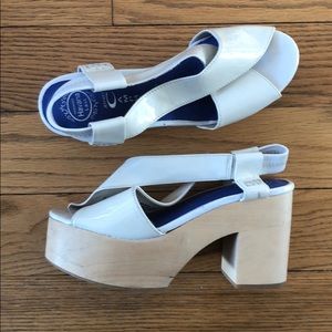 like new! jeffrey campbell true white platforms
